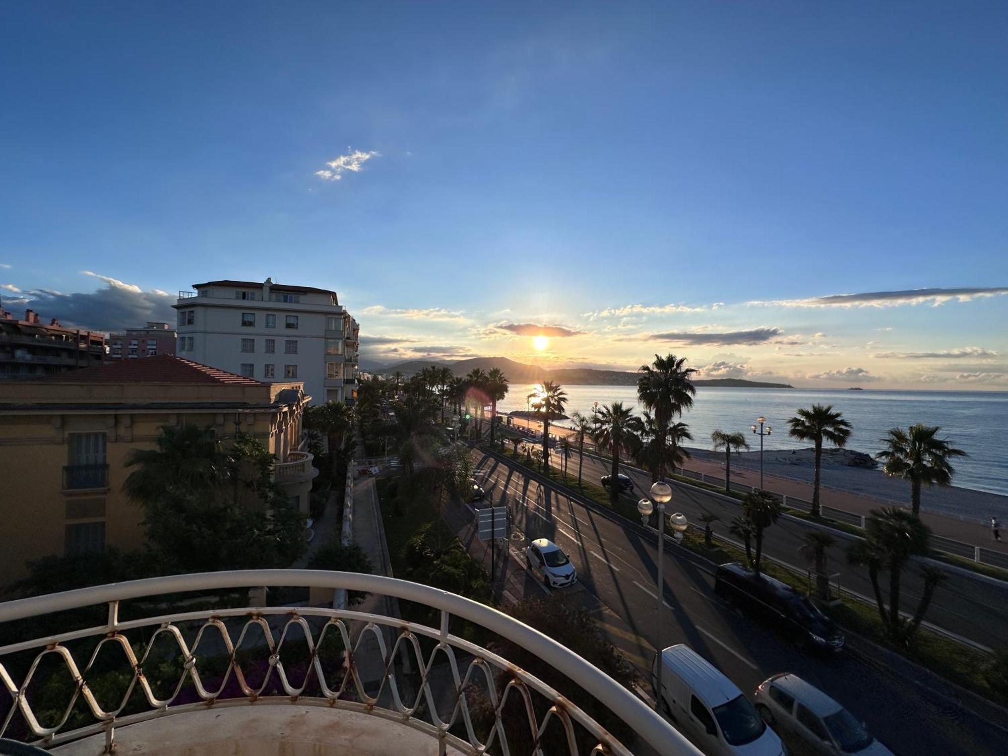 Apartment Front, Superbe Pour 4 Personnes Nizza